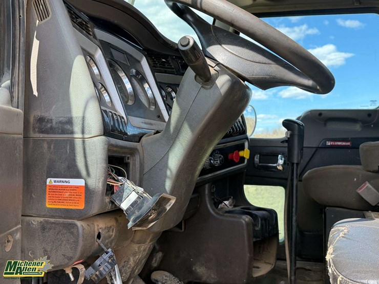 2016-kenworth-t800-image-18