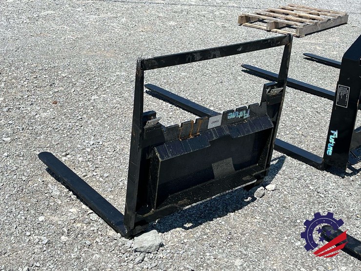 unused-2026-future-ft-xhc-mini-skid-steer-skid-steer-forks---[skid-steer-attachments]-attachment-image-3