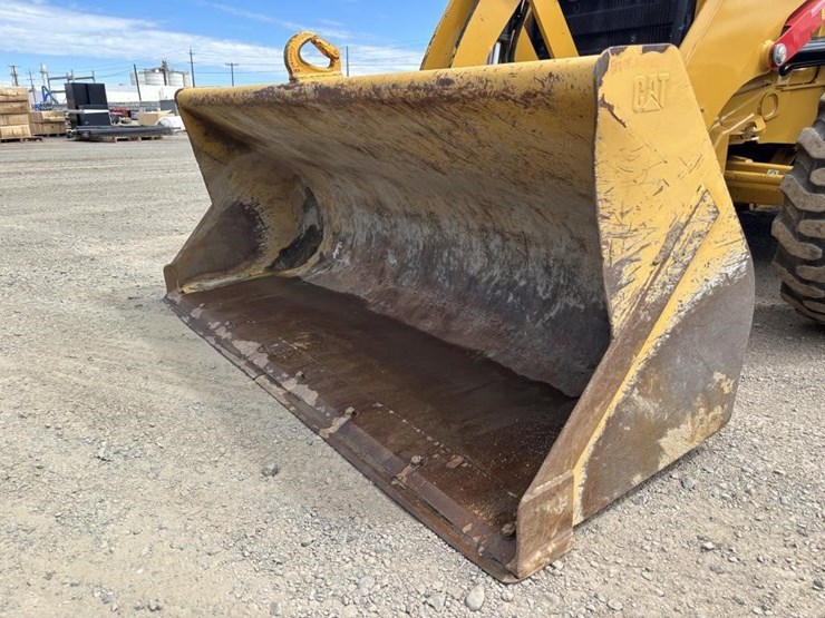 2022-caterpillar-430-image-10