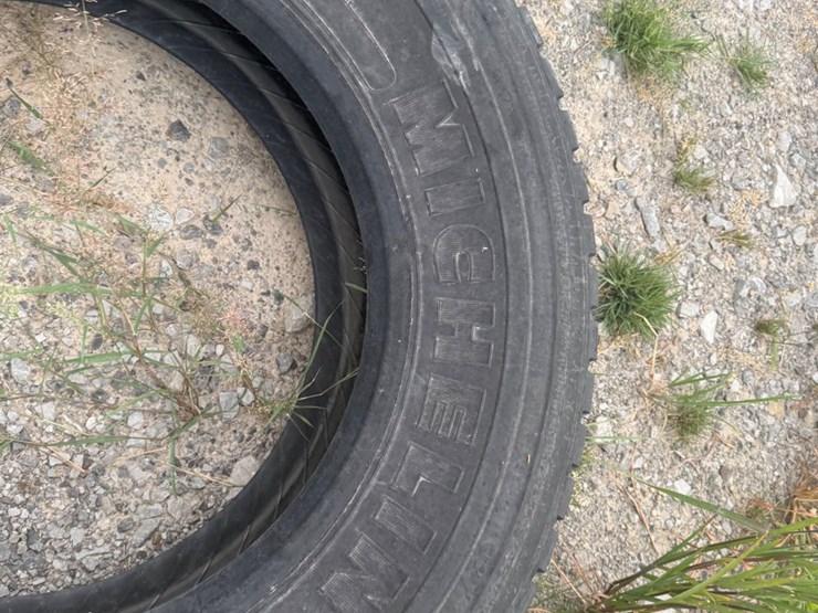 #9733-•-12r22.5-tire-inv#-9733-image-7