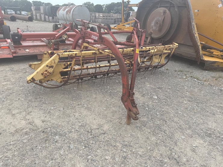 new-holland-256-image-2