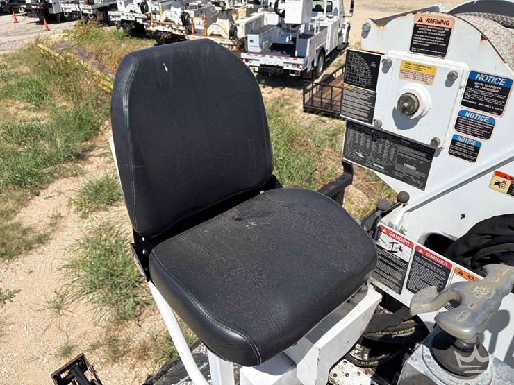 2018-freightliner-m2-106-image-28