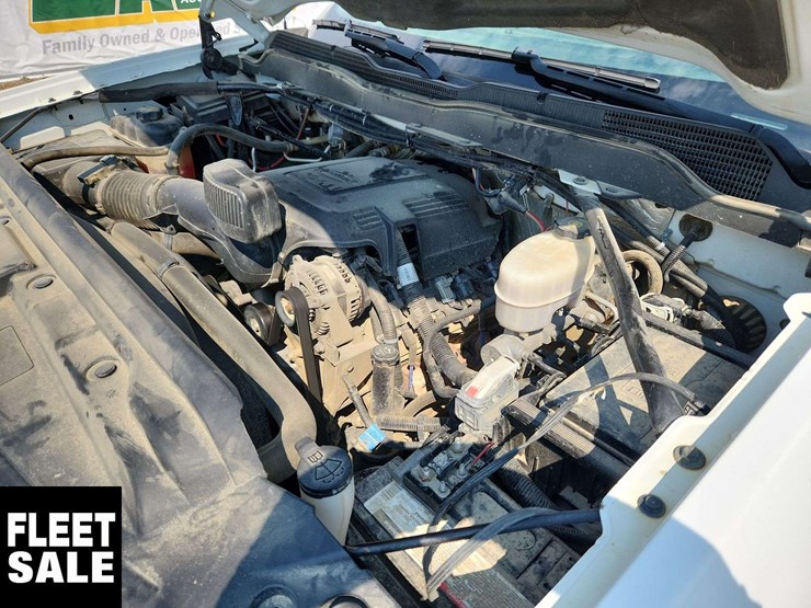 2015-chevrolet-silverado-3500hd-image-30
