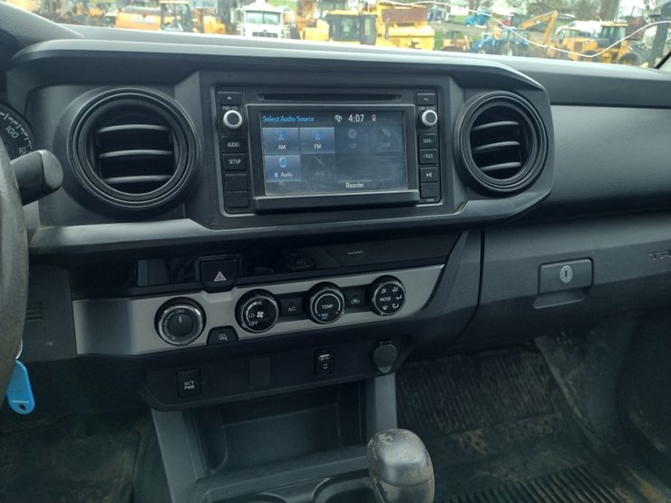 18-toyota-truck^title^-(qea-4649)-image-8