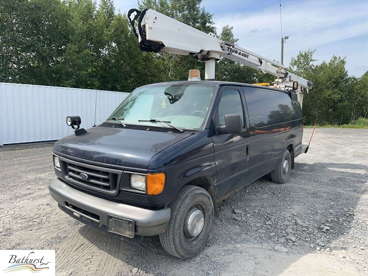 2006-ford-econoline-350-image-1
