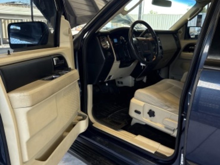 2015-ford-expedition-image-23