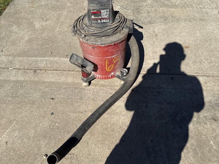 #65-•-craftsman-8-gallon-wet,-dry-vac-image-1