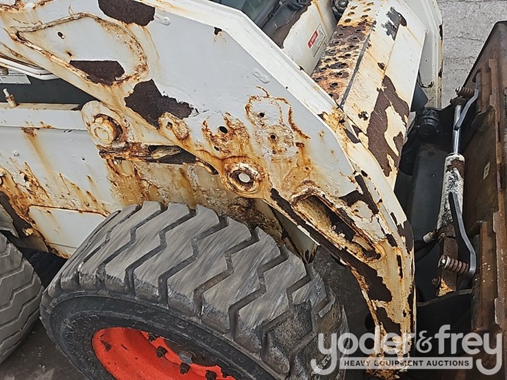2011-bobcat-s185-image-35