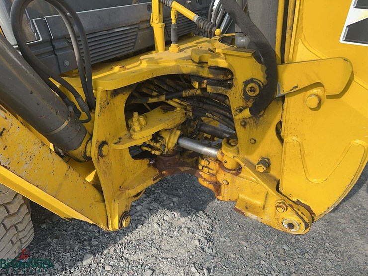 new-holland-b95b-image-21
