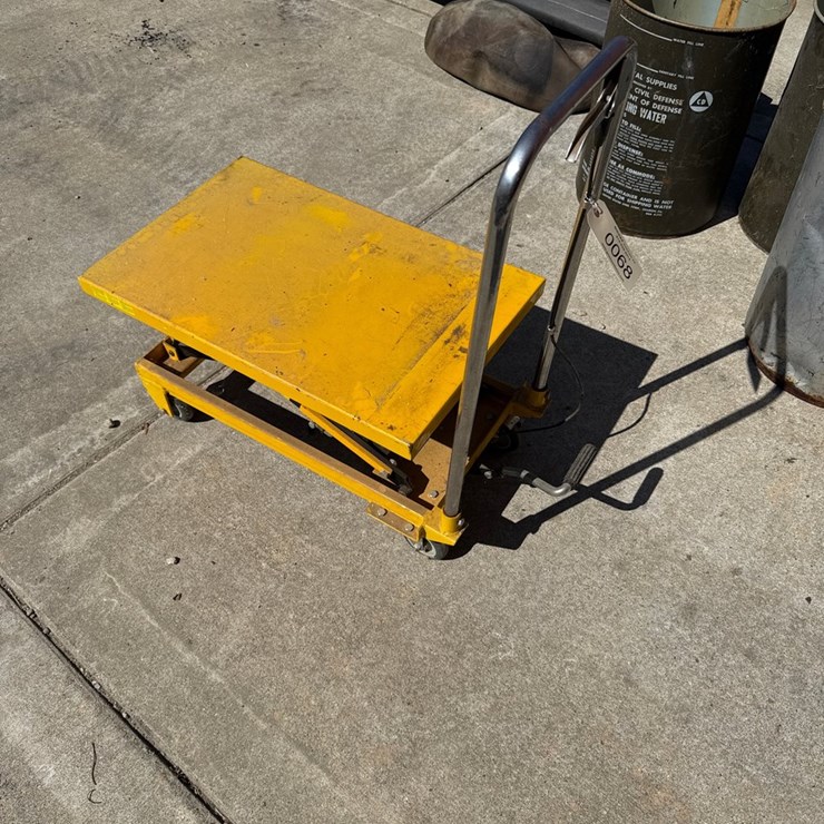 #68 • Hydraulic lift table cart