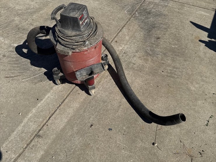 #65-•-craftsman-8-gallon-wet,-dry-vac-image-2