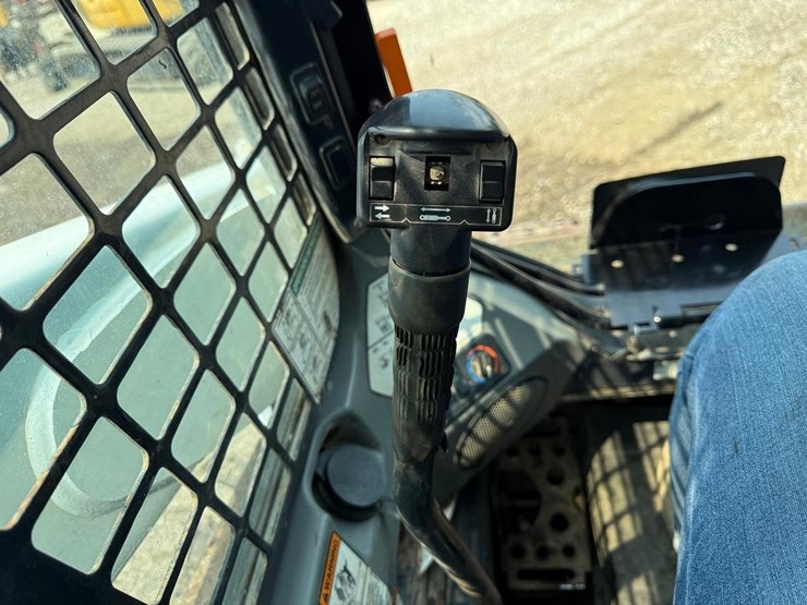 2020-bobcat-s740-image-26