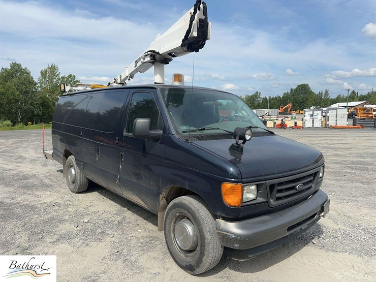 2006-ford-econoline-350-image-3