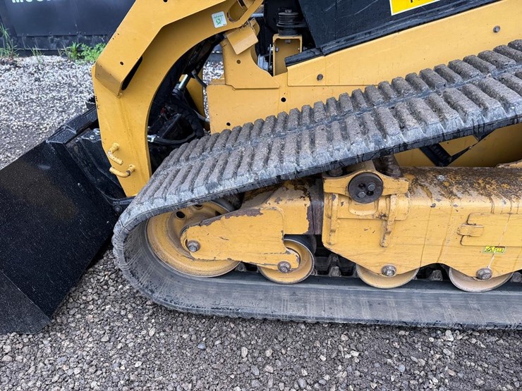 2020-caterpillar-299d3-image-18
