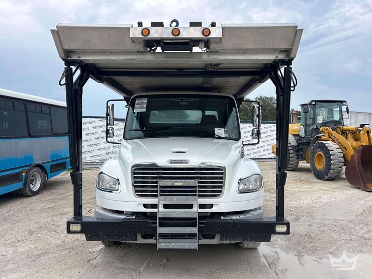 2020-freightliner-m2-106-image-35