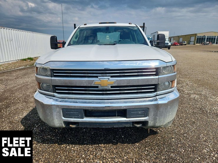 2015-chevrolet-silverado-3500hd-image-6