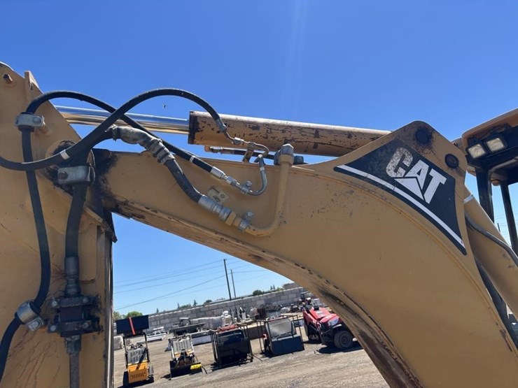 caterpillar-420d-image-22