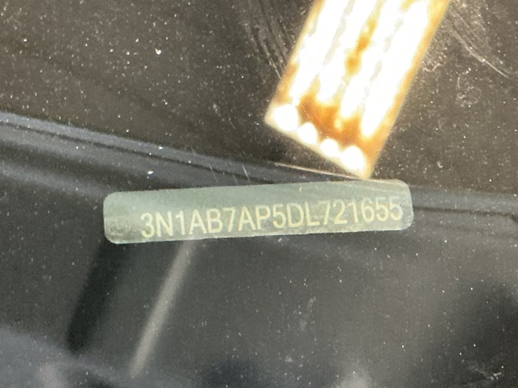 2013-nissan-sentra-sdn-image-13