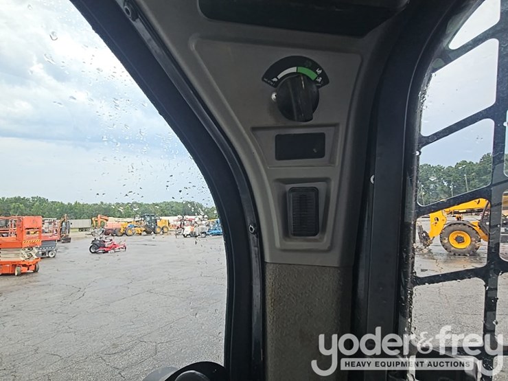 2023-caterpillar-279d3-image-34
