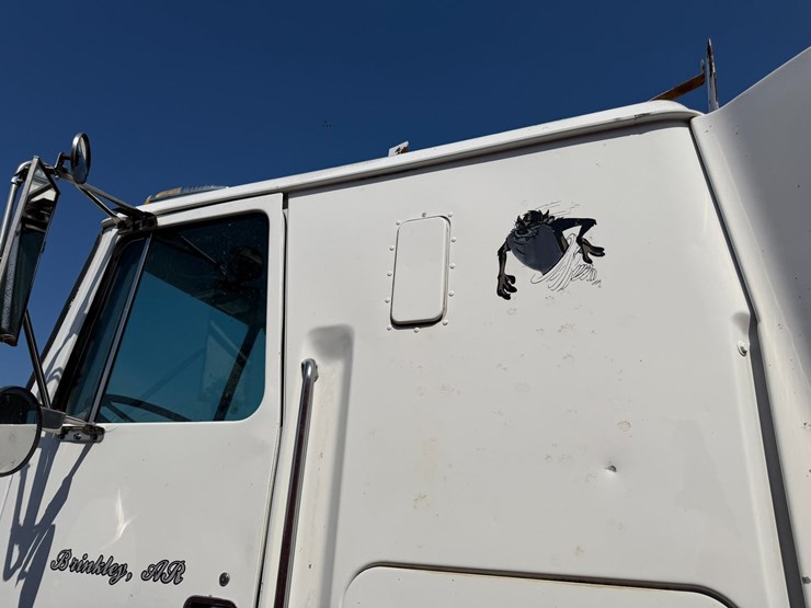 #52620-•-1990-whitegmc-wia-areo-series-sleeper-t/a-truck-tractor-4v1wdbjf3ln629984-inv#52620-image-35