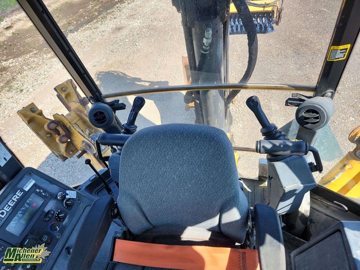 deere-410l-image-9