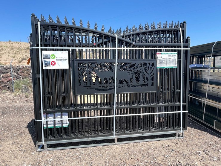 #2881-•-2026-unused-metal-farm-driveway-gate-image-1
