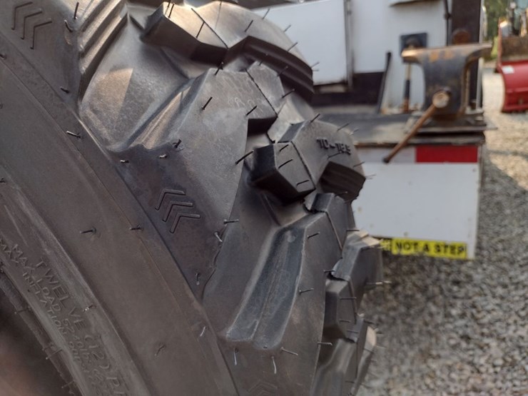 (4)-10-16.5-tires-(qea-2322)-image-3