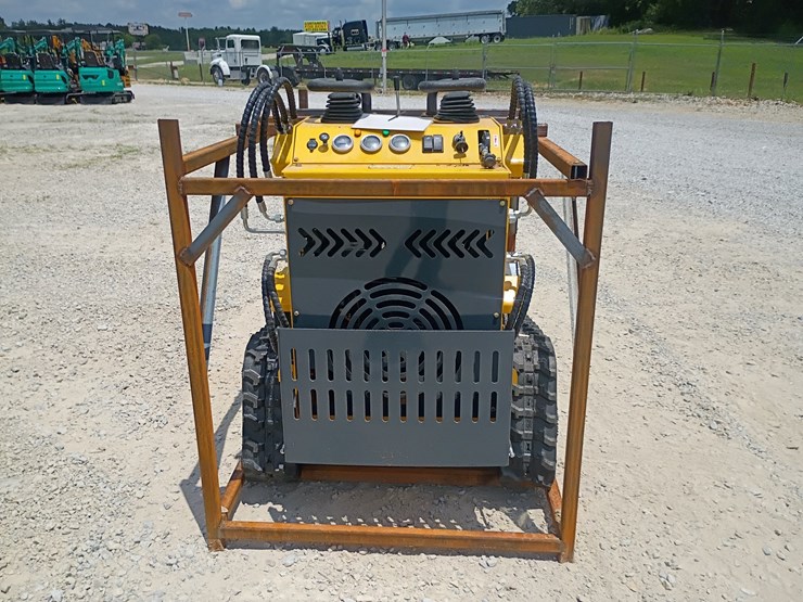 #l63-003-•-2026-zjg-380-mini-skid-steer-image-3