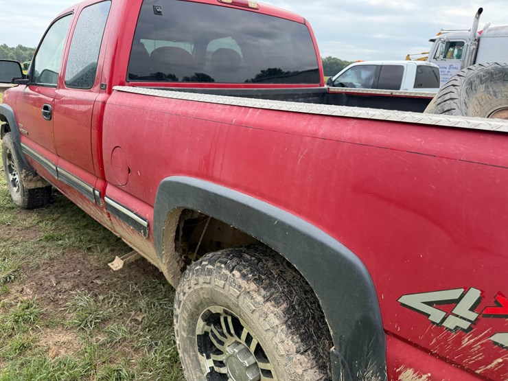 2002-chevrolet-silverado-2500hd-image-18