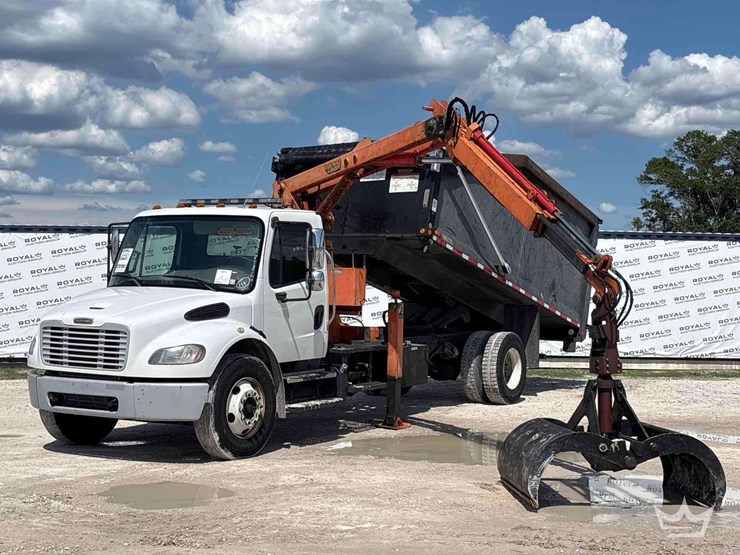 2014-freightliner-m2-106-image-1
