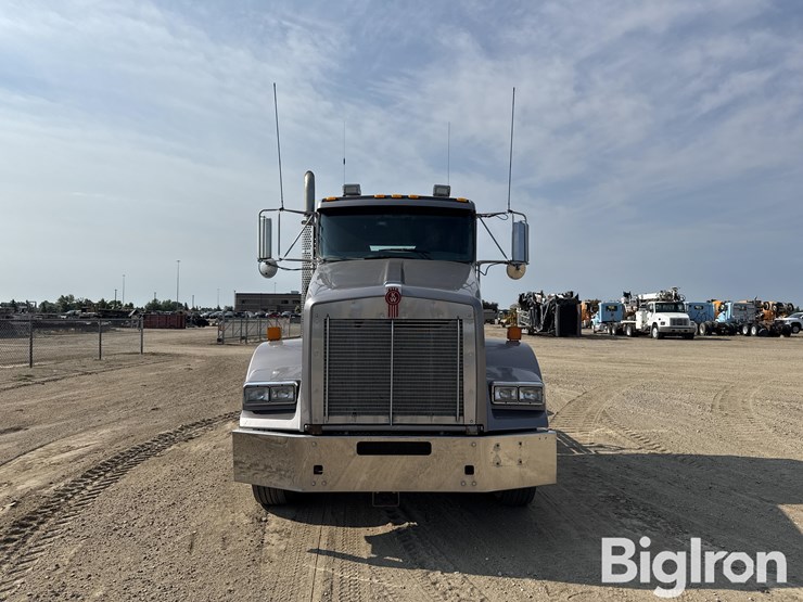2013-kenworth-t800-image-2