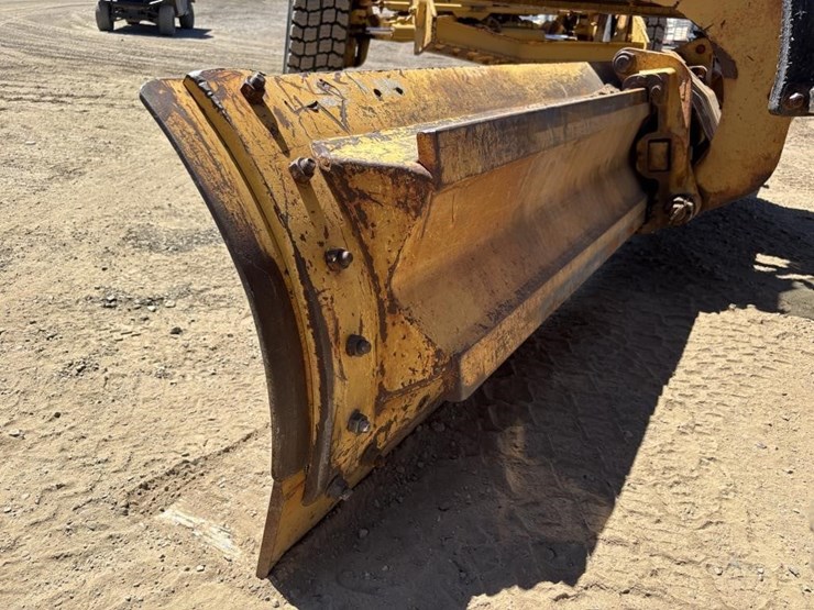 2005-caterpillar-143h-image-9
