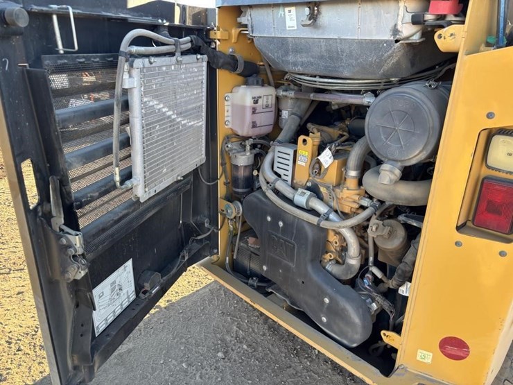 2018-caterpillar-259d-image-34