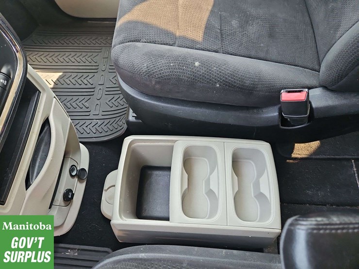 2013-dodge-grand-caravan-sxt-image-19