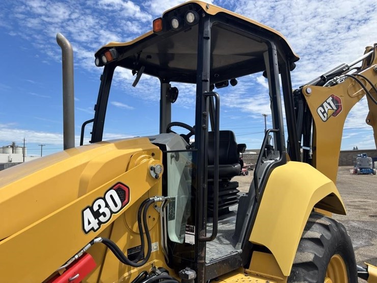 2022-caterpillar-430-image-33