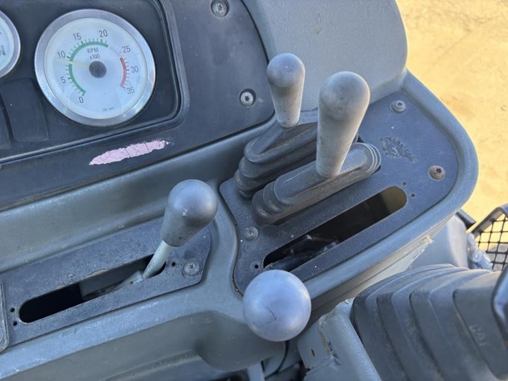 caterpillar-420d-image-43