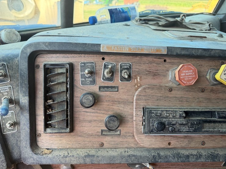 #52620-•-1990-whitegmc-wia-areo-series-sleeper-t/a-truck-tractor-4v1wdbjf3ln629984-inv#52620-image-89