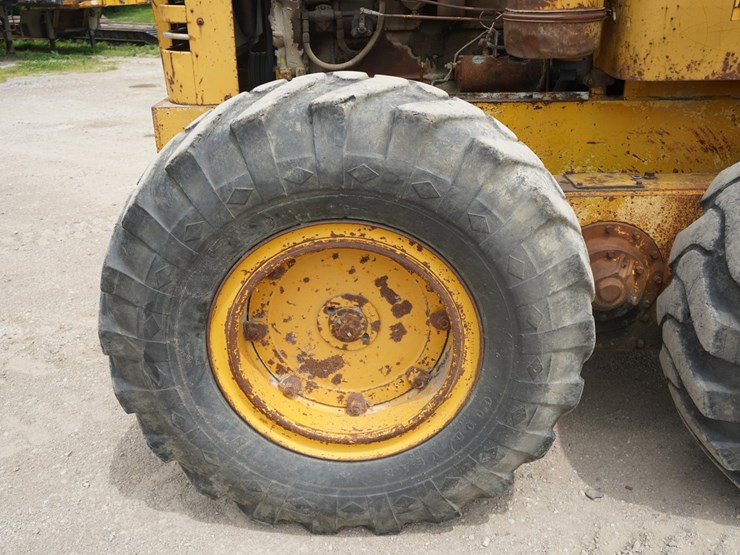 allis-chalmers-m100-motor-grader-image-16