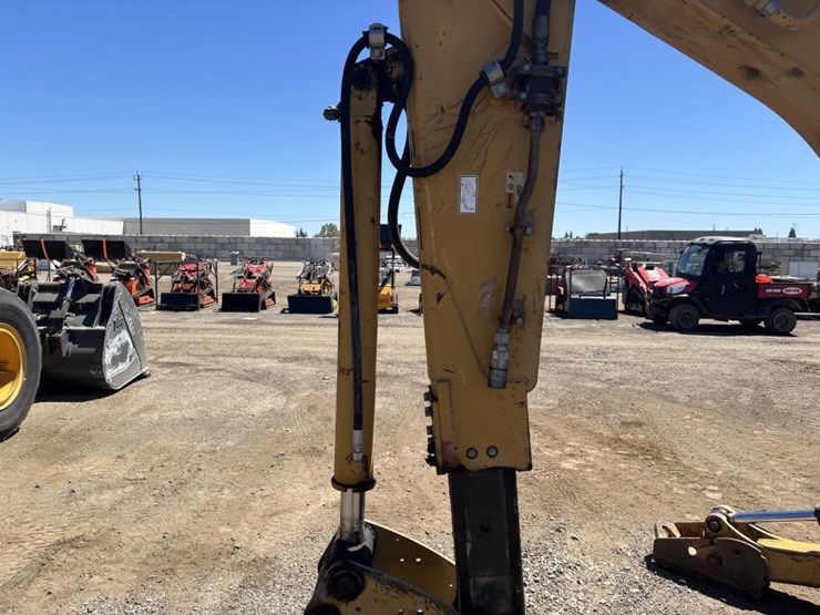 caterpillar-420d-image-21