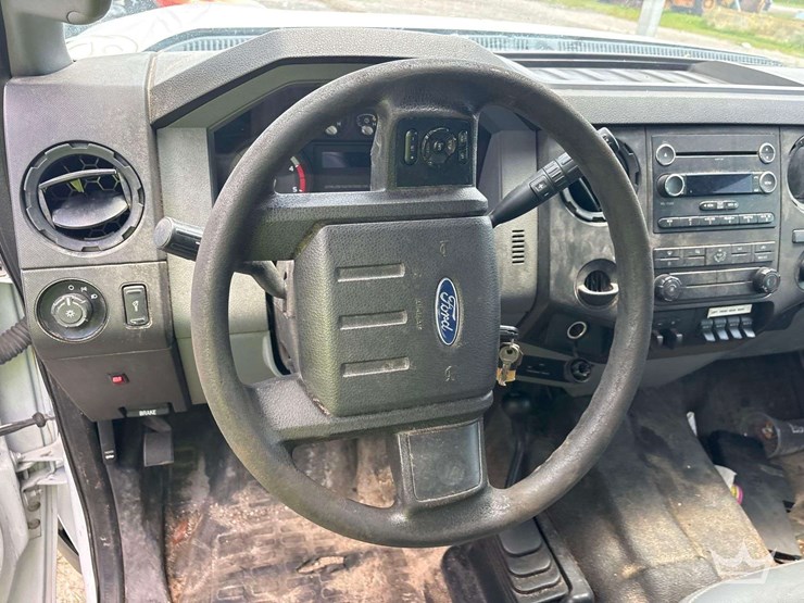 2016-ford-f550-image-16