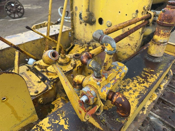 caterpillar-fifteen-image-28