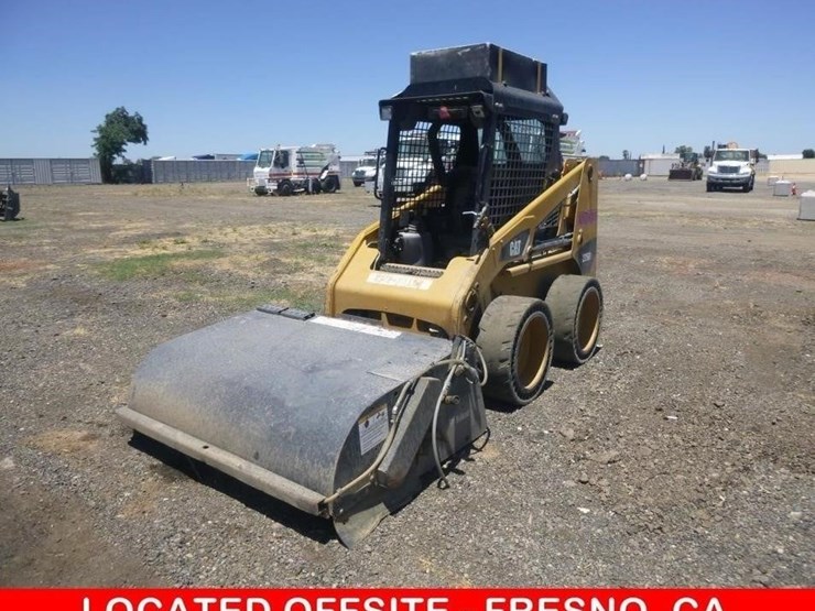 2012-caterpillar-226b3-image-1
