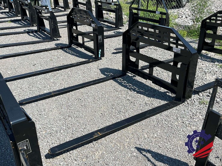 unused-2026-future-ft-dhc-skid-steer-forks---[skid-steer-attachments]-attachment-image-1