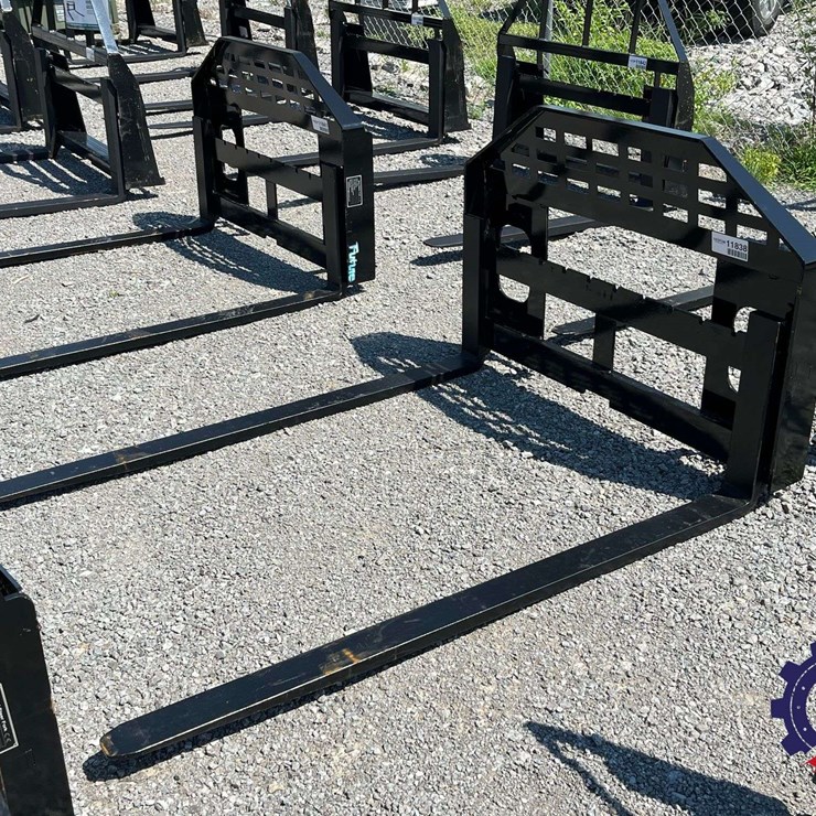 Unused 2026 FUTURE FT-DHC Skid Steer Forks - [Skid Steer Attachments] Attachment