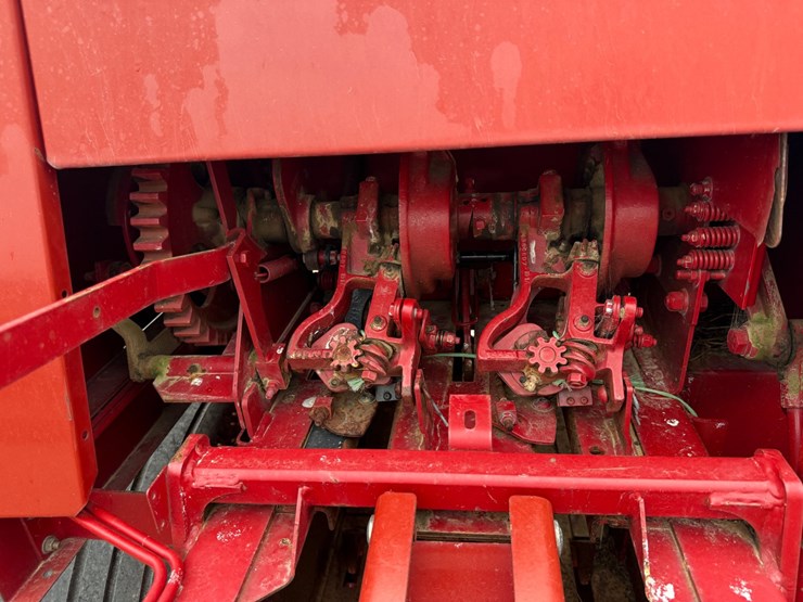 2017-new-holland-bc5070-image-12