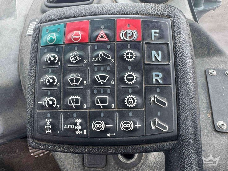 2013-deere-250d-image-53