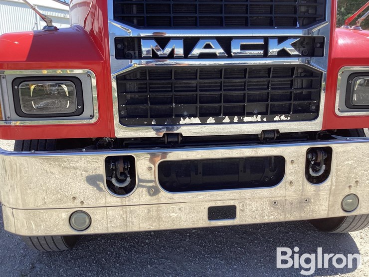 2020-mack-pinnacle-64t-image-16