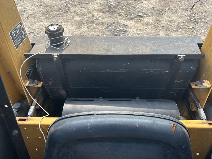 new-holland-l250-image-12