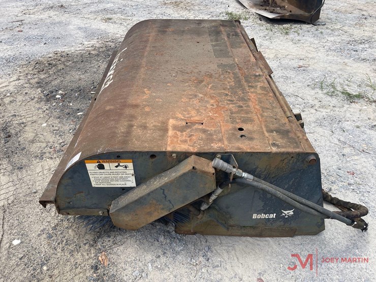 bobcat-72"-sweeper-skid-steer-attachment-image-6