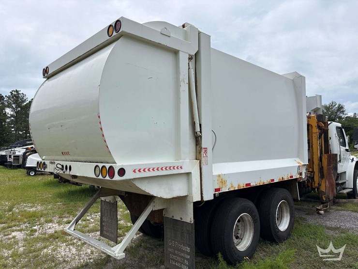 2019-freightliner-m2-106-image-11